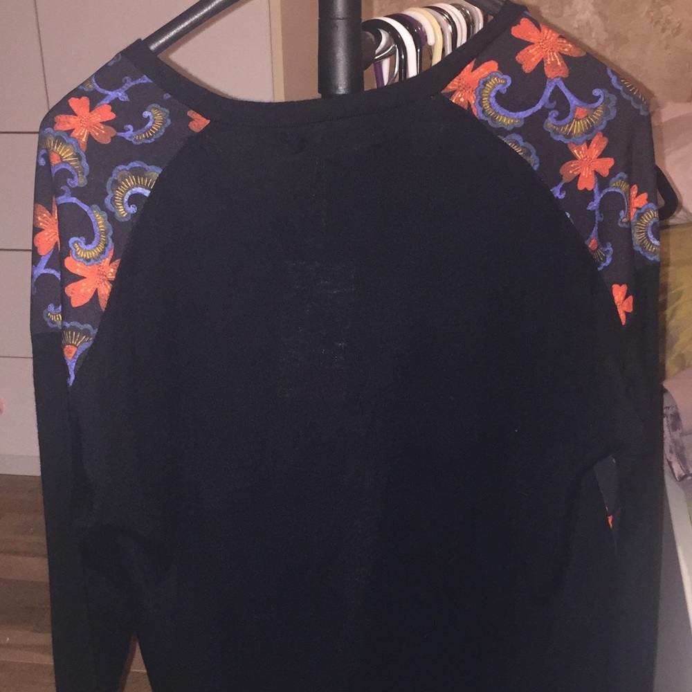 Zara V-neck Sweater - Picture 6 of 8